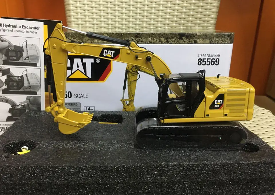 Цвет: желтый Литая игрушка модель DM 1:50 Масштаб гусеница Cat 320 Гидравлический Экскаватор инженерное оборудование для мальчика подарок, коллекция, украшение - Цвет: Цвет: желтый