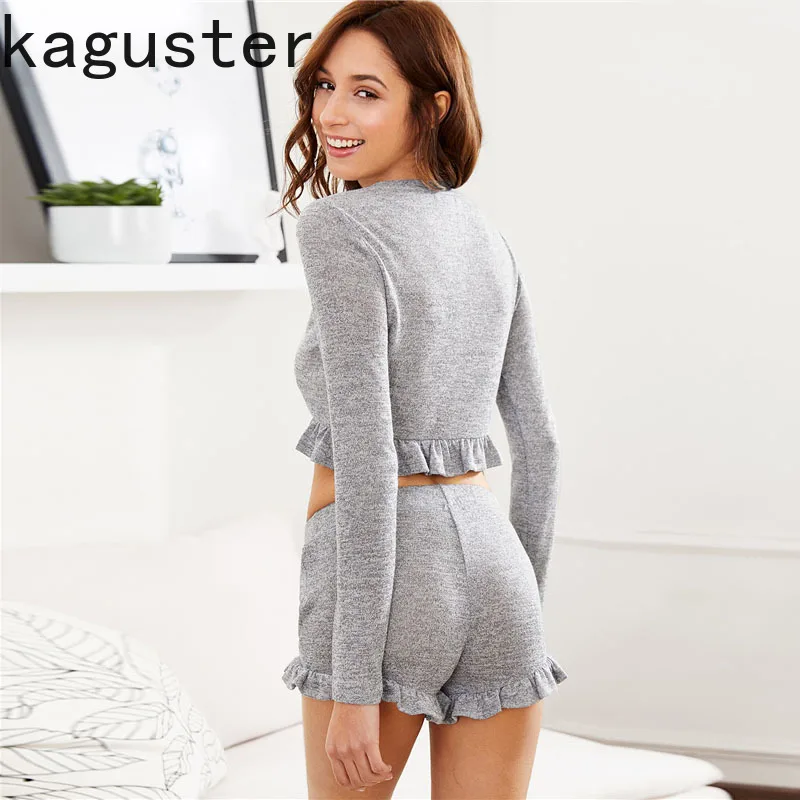 Женский комплект повседневный костюм из двух предметов топ и шорты однотонный