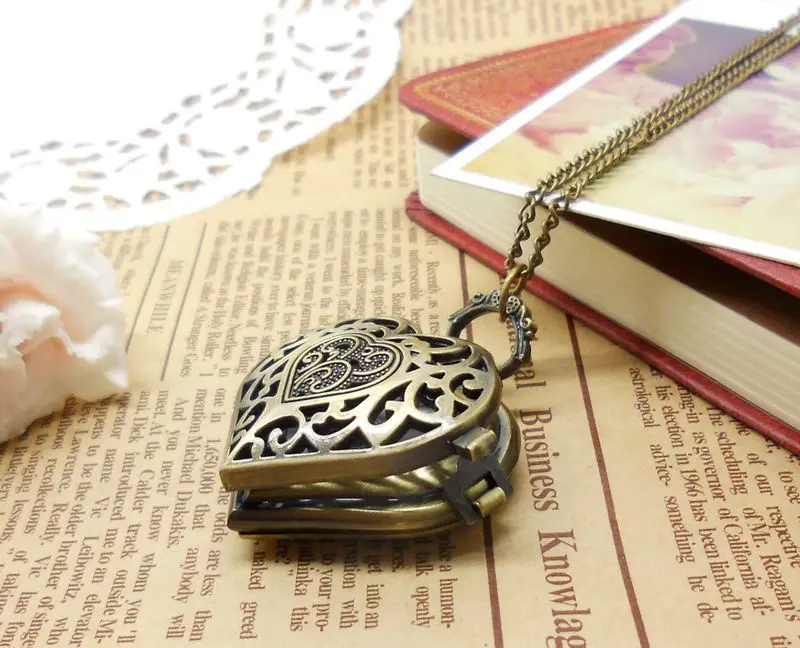 Free shipping wholesale vintage bronze antique hollow heart shaped top quality clock pendant necklace | Наручные часы