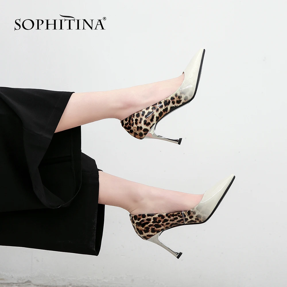 SOPHITINA/Стильные женские туфли-лодочки из лакированной кожи с леопардовой
