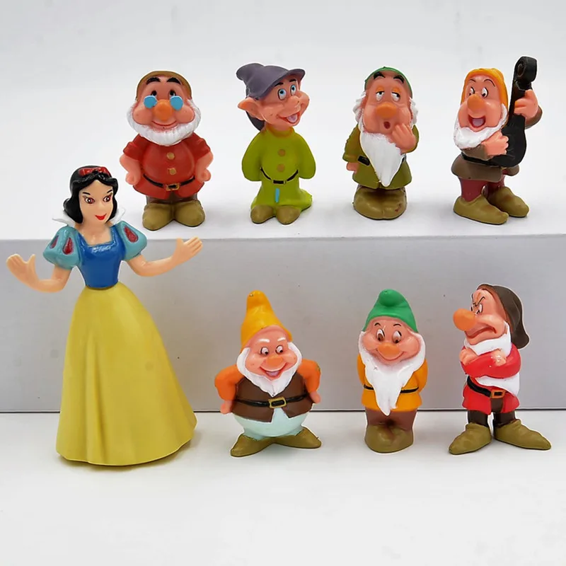 Набор игрушек из ПВХ "Принцессы: Белоснежка и семь гномов" в коллекции из 8 штук (3-8 см) от Disney для подарков детям.