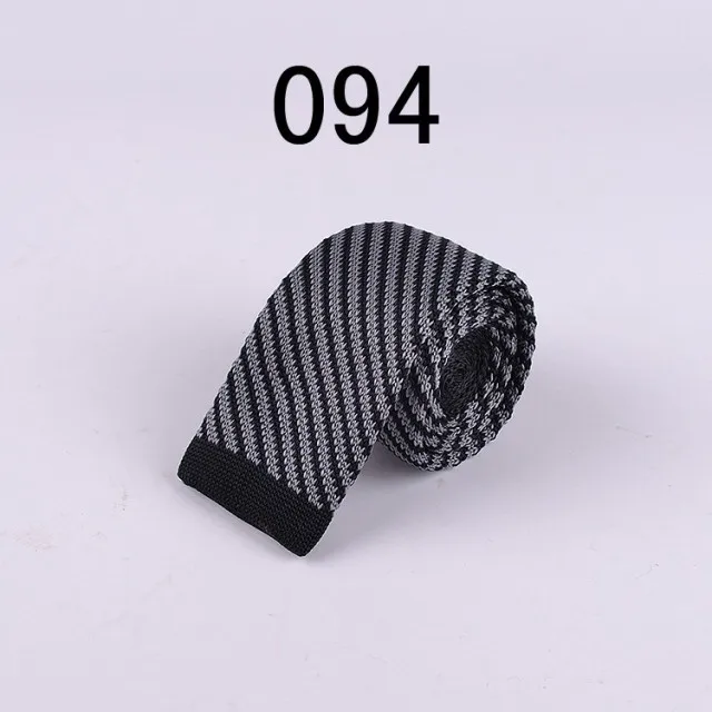 Модные вязаные галстуки серый с черными диагональными полосками трикотажные для