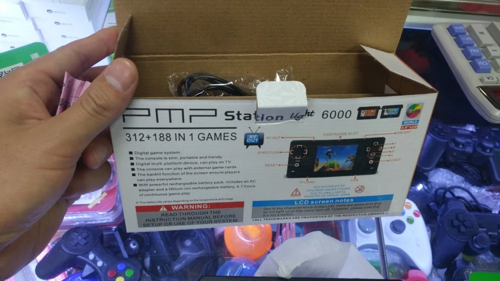 2 8 дюймовый ЖК дисплей Портативный PmP 6000 портативный игровой плеер со встроенными