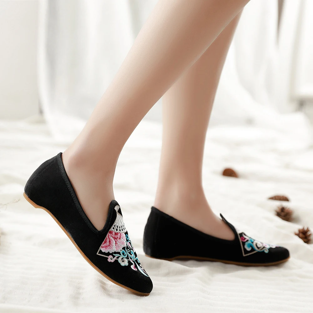 Женские тонкие туфли в китайском стиле яркие шелковые на низком каблуке с