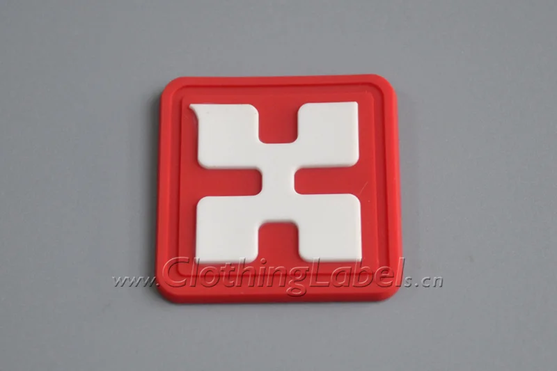 Пользовательские ПВХ этикетки тисненый логотип паз линия для шитья в ткани