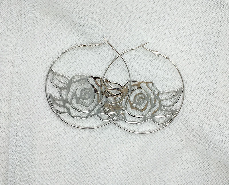 Серьги Rosa Baixo-Relevo, золотой цвет, сплав, большой цветок, роза, круг, индивидуальные серьги-кольца, ювелирное изделие для женщин, подарок