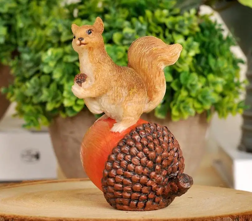 Living Room TV Cabinet Decoration Creative Office Decor Home Furnishing Simulation Animal Squirrel with Nuts Figurine Collection | Дом и сад