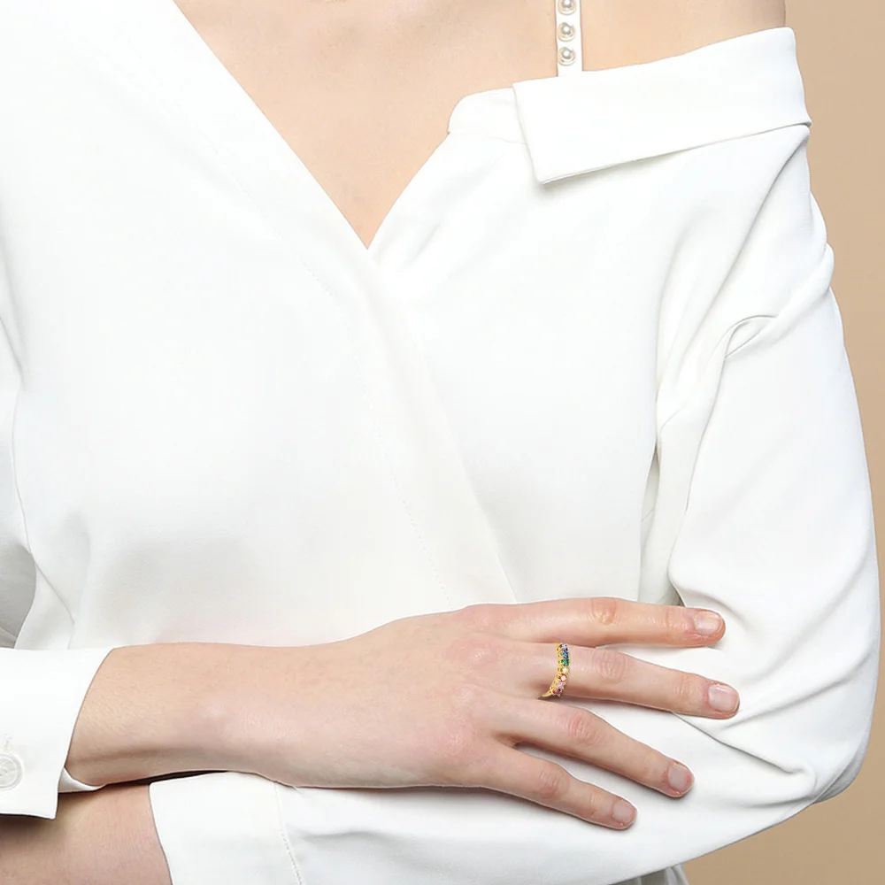 Женское кольцо из серебра 925 пробы с фианитом