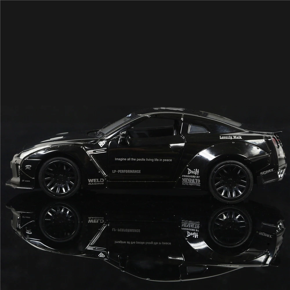 1:32 Nissan GTR, модель автомобиля из сплава, звук и светильник, оттягивающийся автомобиль, литье под давлением, электронные игрушечные машинки, подарок на день рождения