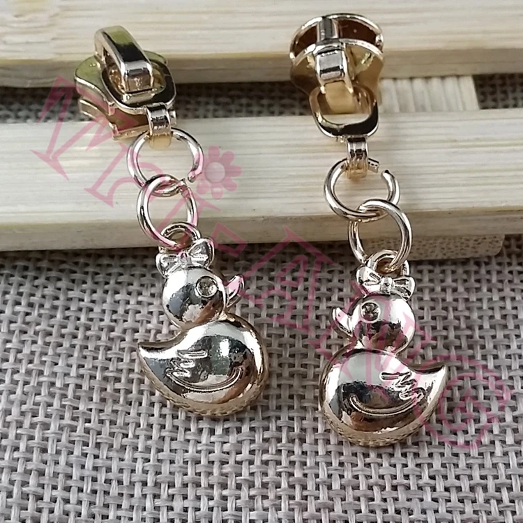 20 шт./лот золотые слайдеры на молнии 5 # с очаровательной молнией в форме утки для