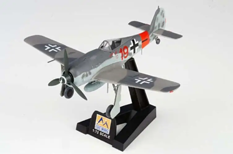 Вторую мировую войну Пособия по немецкому языку Fw190 A-8 5/JG300 красный 19 Рейх 1944 1/72 готовой самолет easy model