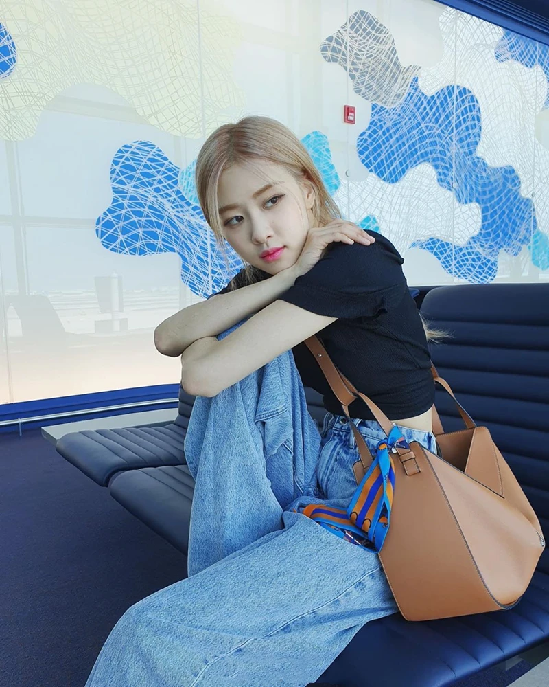 Kpop Роза та же черная футболка с квадратным воротником Женская Ретро Сексуальная