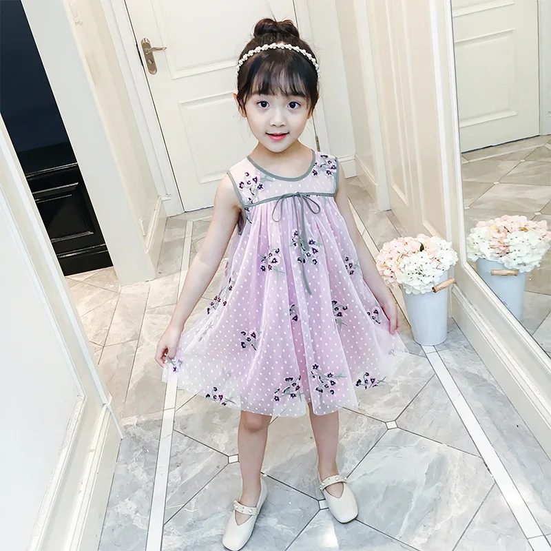 2018 Новая летняя одежда для детей платья девочек Вышивка свежий милый помпон из