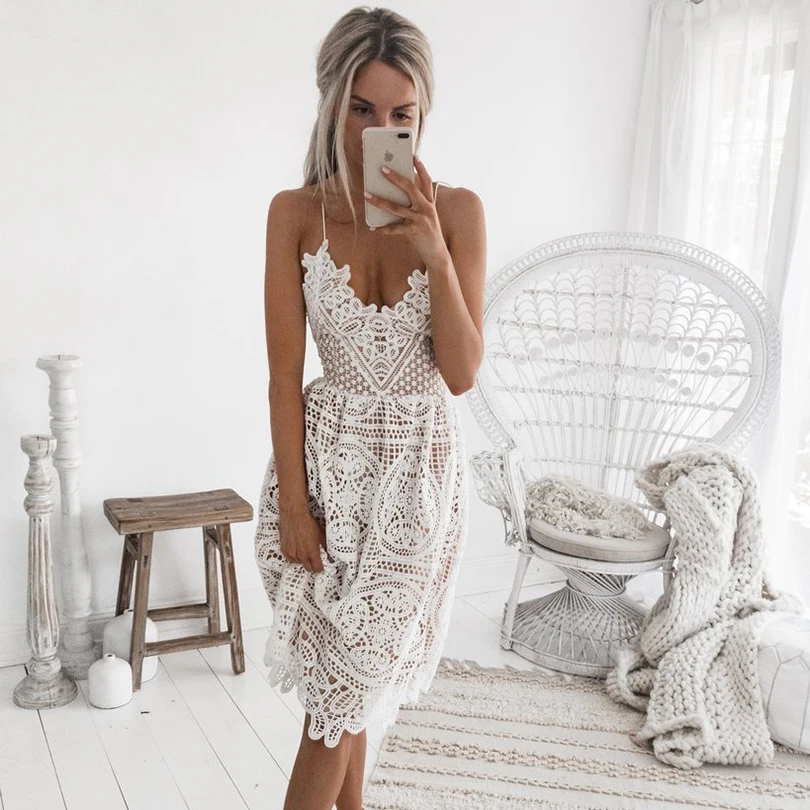 Женское кружевное платье без бретелек Белое и черное до колена на тонких