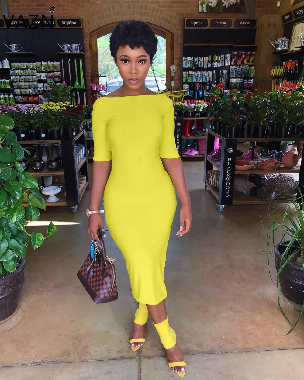 Женское платье с открытой спиной VAZN однотонное облегающее средней длины вырезом