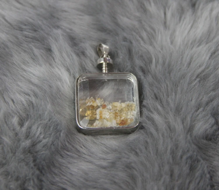 

Crystal Quartz Necklaces Pendant Built-in Color Stone Crystal Pendant Necklace Women Jewelry Accessories