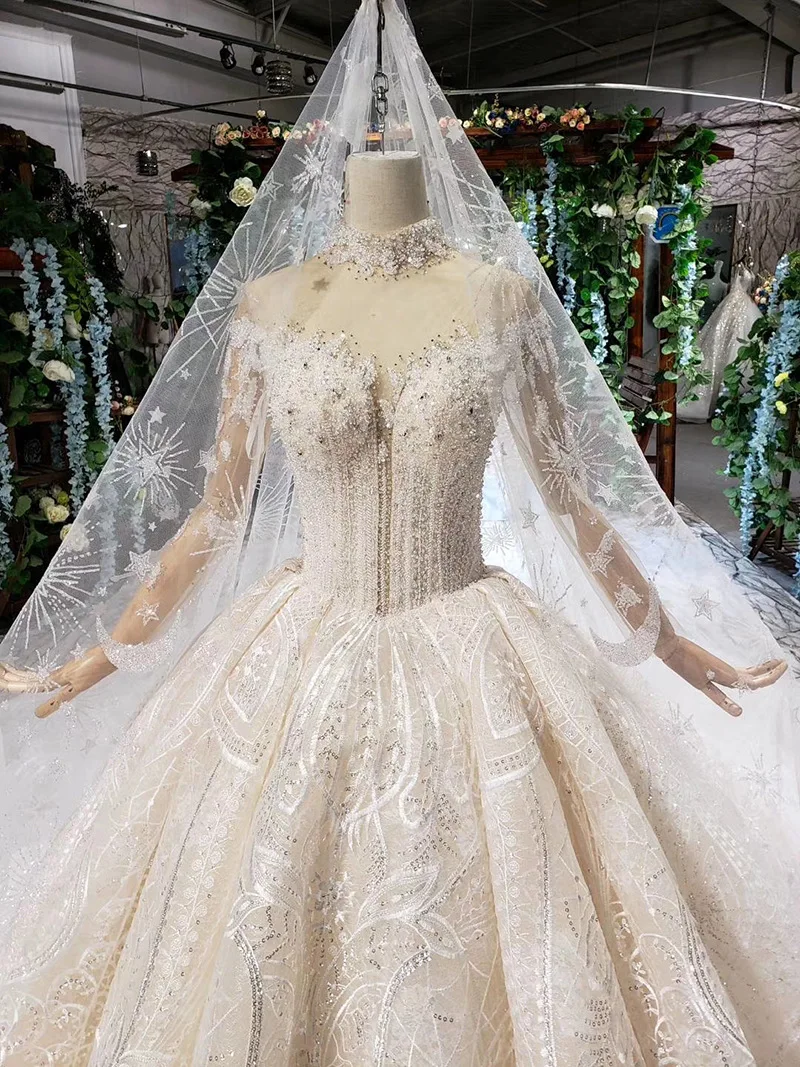 Роскошное бальное платье принцессы свадебное с длинным рукавом v-образным