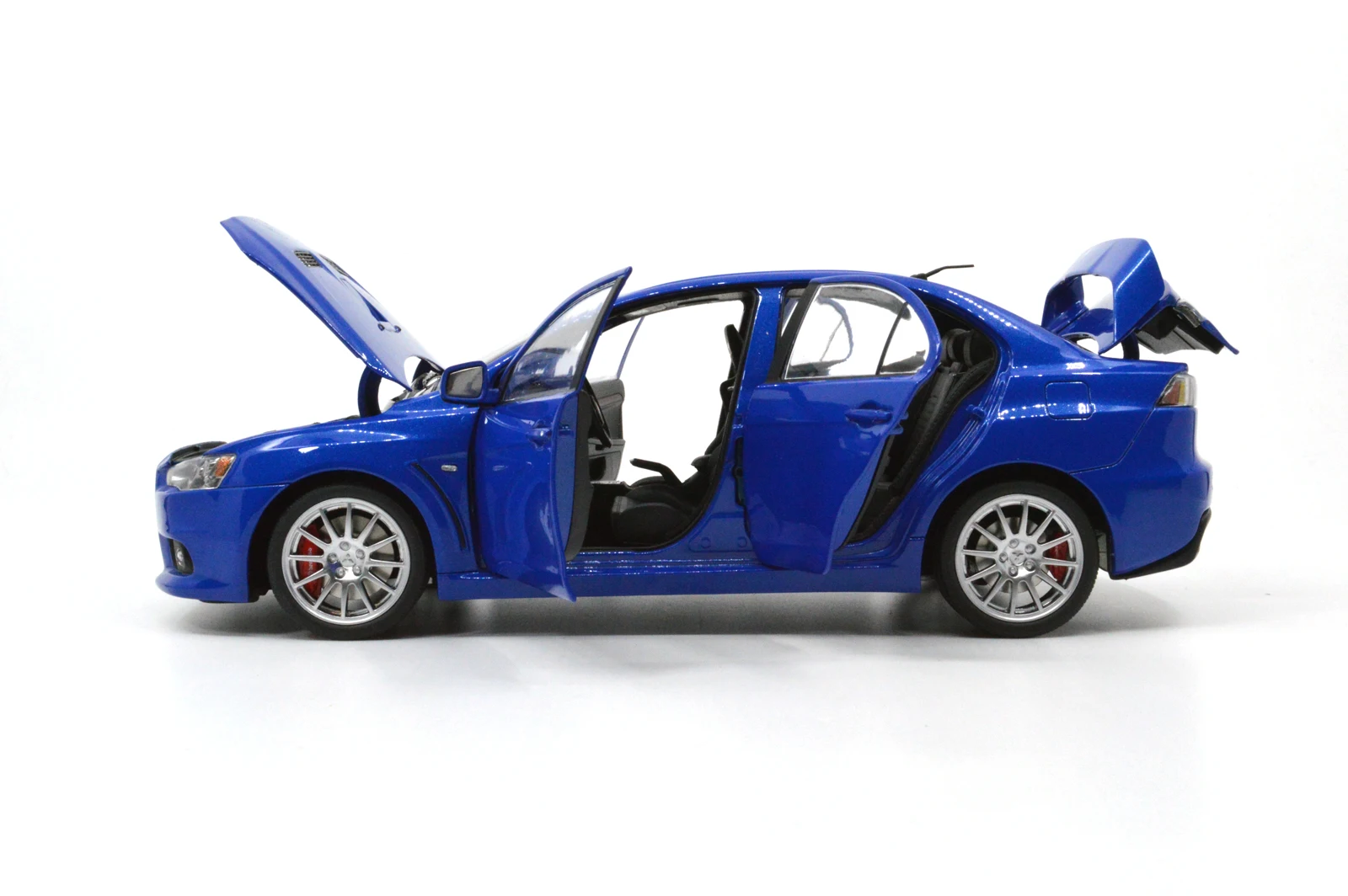 Модель Paudi 1/18 1:18 Масштаб Mitsubishi Lancer EVO X Синий литой модельный автомобиль двери открытый руль слева