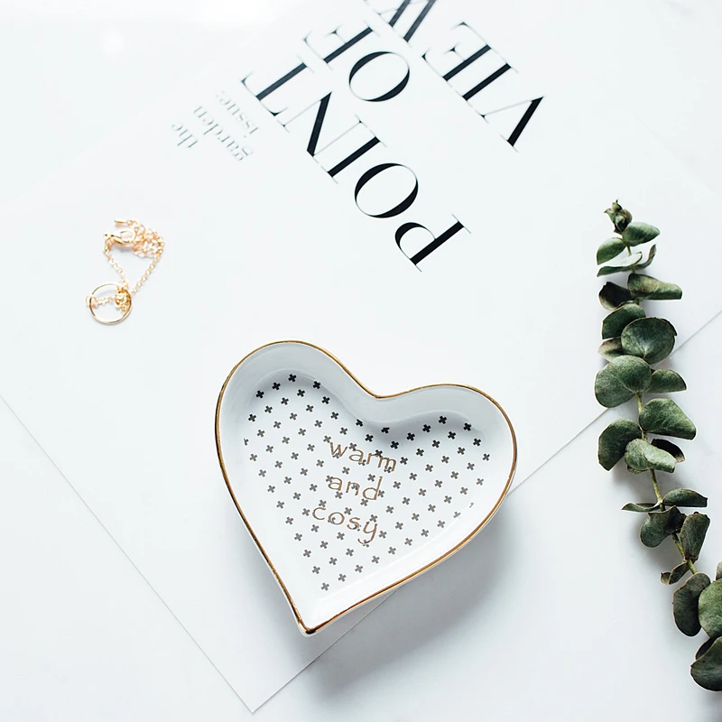 

Ceramic Love-shape Plate Nordic Handpainted Jewelry Snack Candy Ring Multi-function Storage Trays Home Desktop Decoration Dishes