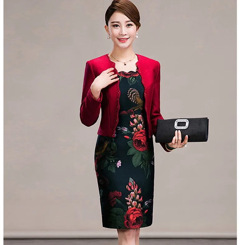 Платье атласное до колен для матери невесты футляр с круглым вырезом пиджак