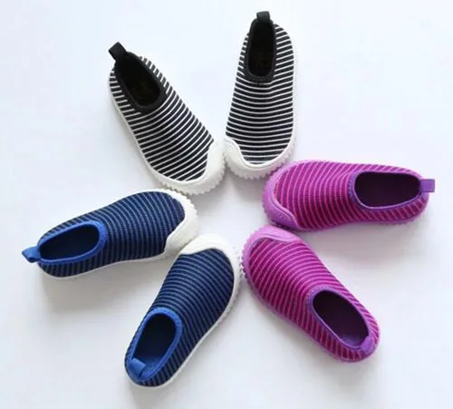 Детские кроссовки из ткани flyknit; спортивная обувь; детские товары; теннисная обувь; слипоны; детская обувь; полоски для девочек и мальчиков; дышащая обувь