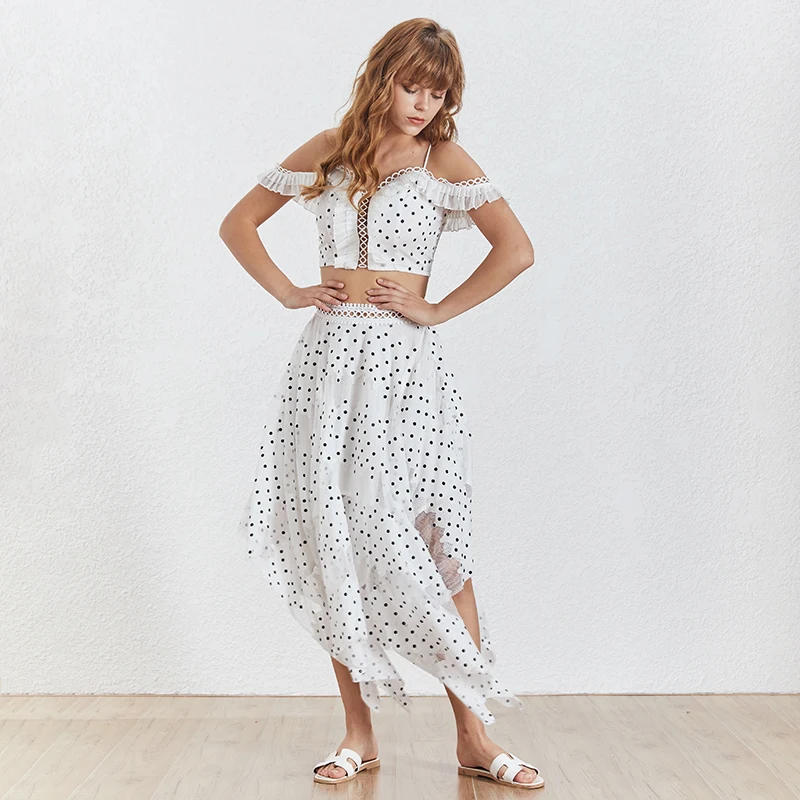 TWOTWINSTYLE женский костюм в горошек на бретелях с открытыми плечами короткие