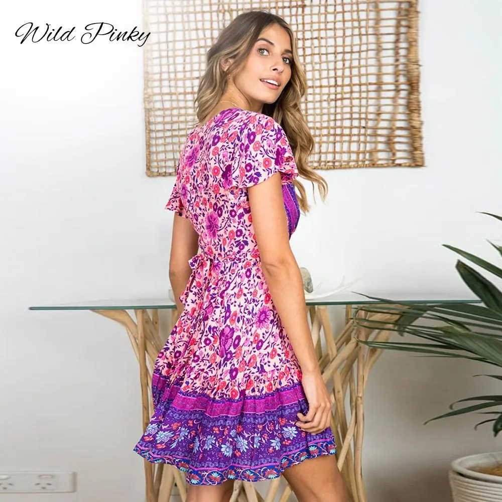 WildPinky богемный Цветочные Мини Для женщин летнее платье Festa V шеи рюшами Бандажное платье Женский элегантный праздник Пляжное платье