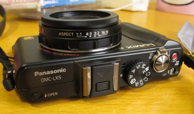 Б/у, цифрового фотоаппарата Panasonic Lumix DMC-LX5 10,1 MP Цифровая Камера с 3.8x оптическим стабилизатором изображения и 3,0-дюймовый ЖК-дисплей-черный