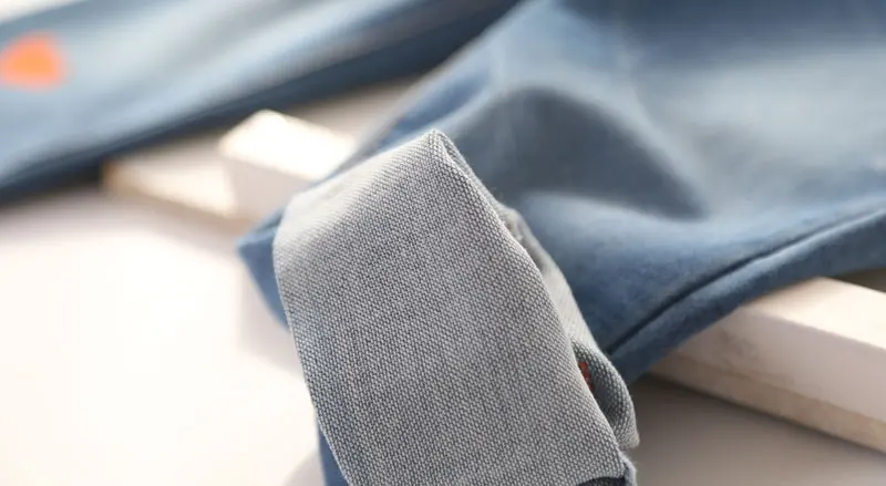 Новое поступление модные джинсы для маленьких девочек с вышивкой в виде сердца