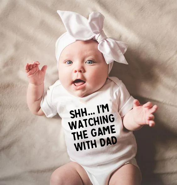 

I am watching the game with dad print Baby Rompers Body suits Newborn boys girls one-pieces Clothes printed baby ropa bebe