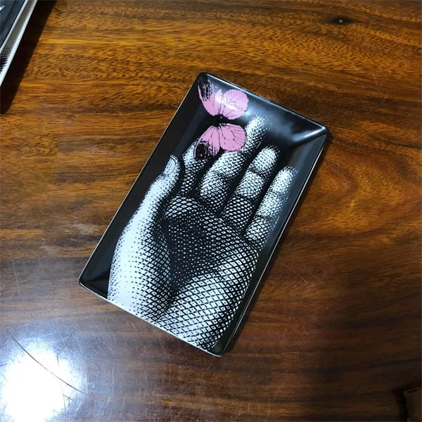 A Орнамент Artesanato Fornasetti Рукоделие украшение керамическая тарелка Fornasetti фарфоровая настенная тарелка Fornasetti блюдо блюдце Декор - Цвет: A