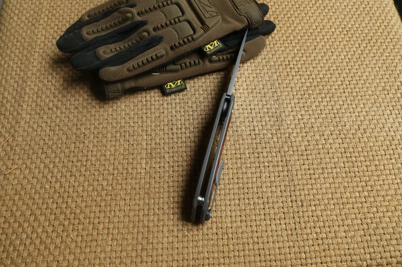 Складной нож зеленого шипа F95 D2 лезвие титан + ручка из сандалового дерева для