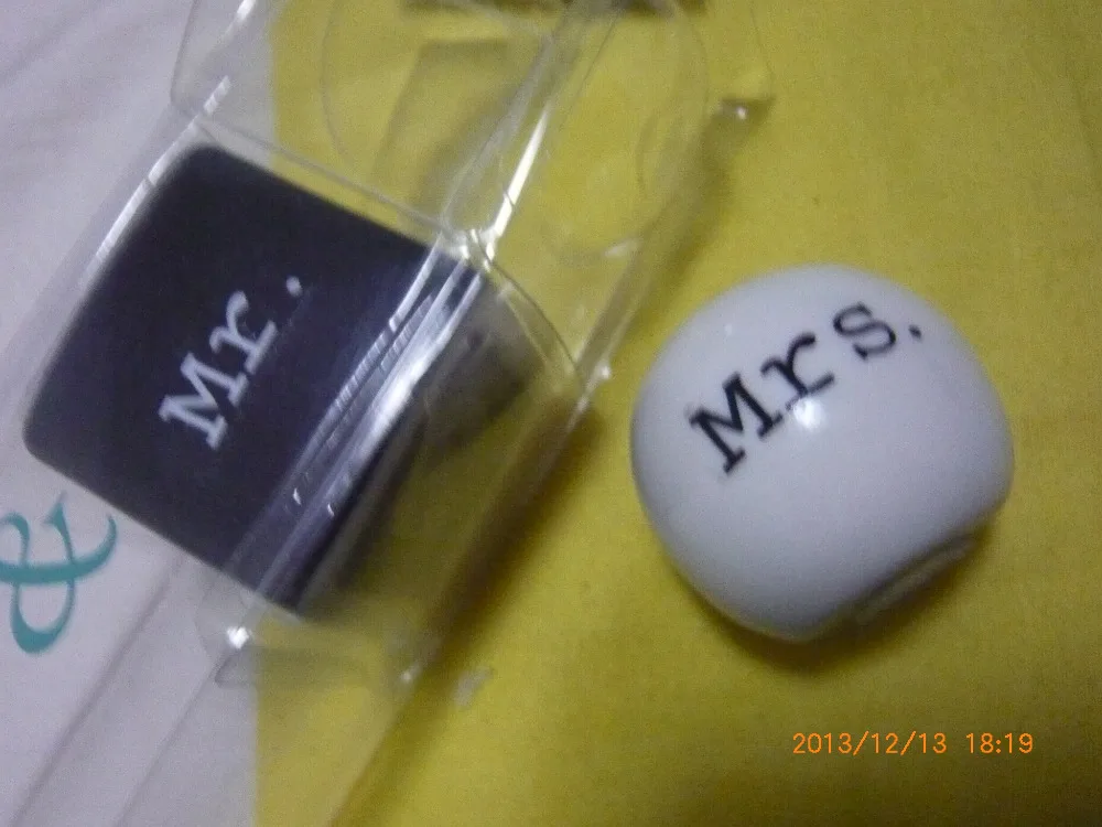 

wedding favor gift--"Mr. & Mrs." Ceramic Salt and Pepper Shakers party giveaways for guest 80boxes=160pcs/lot