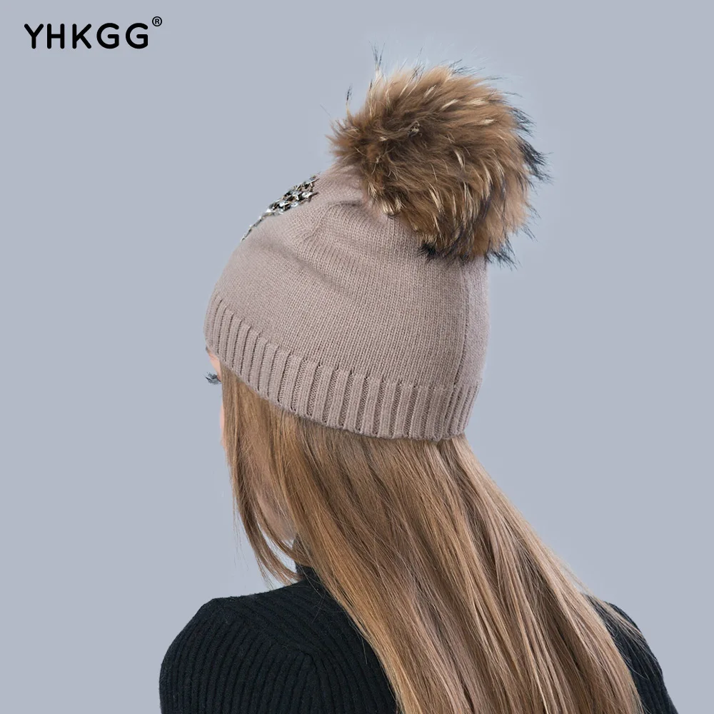YHKGG 2018 натуральный мех енота шапка для женщин зимние теплые кашемировые вязаные