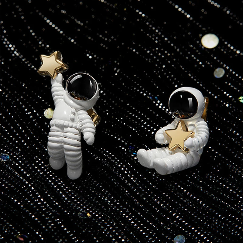

New Korean Cute Asymmetric Pentagram Space Astronauts Clip on Earrings No Pierced for Women Girl Fashion Ladies White Ear Clips