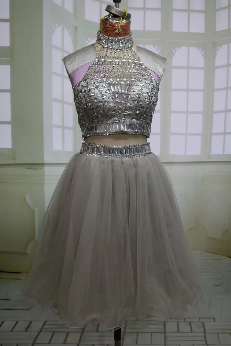 Сексуальное коктейльное платье с кристаллами блестящее высокой горловиной из