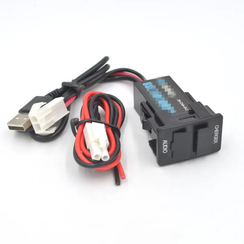 Автомобильный интерфейс с двойным USB-разъемом для зарядного устройства
