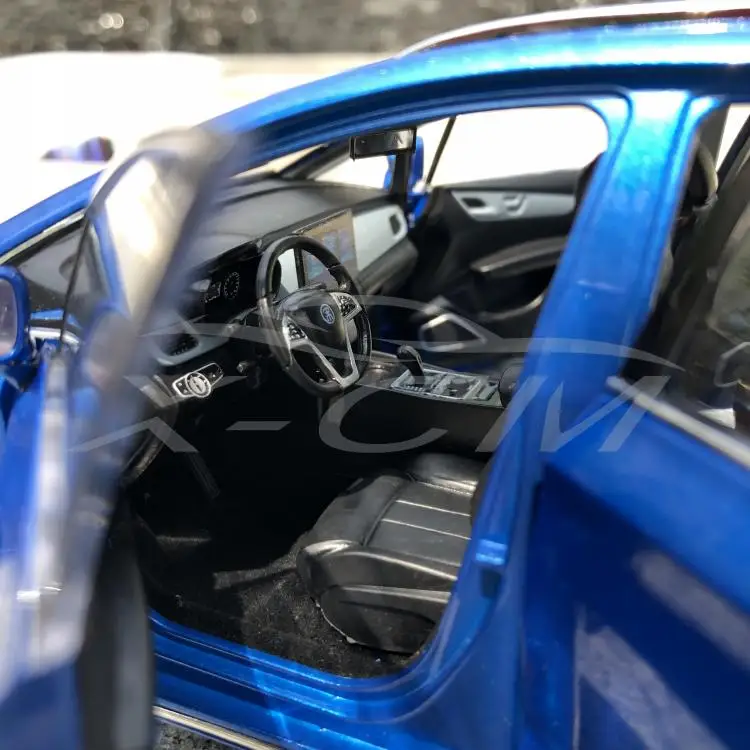 Литая модель автомобиля BYD Song MAX 1:18(синий) крышка двигателя и багажник не открываются+ маленький подарок
