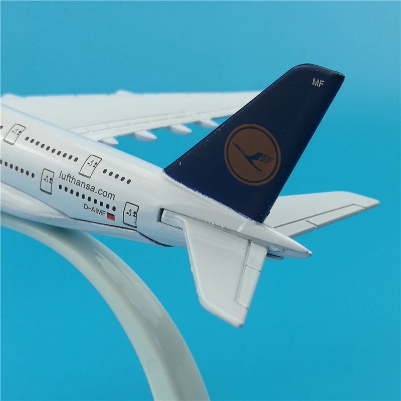 Модель самолета немецкого производства Lufthansa A380 16 см металлическая Статическая