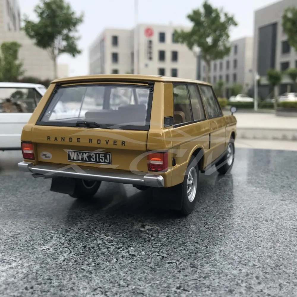Литая модель автомобиля почти настоящая 1970 1:18(желтый)+ маленький подарок