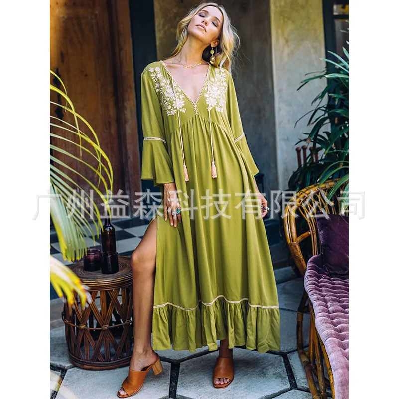 Женское платье-макси в стиле бохо с v-образным вырезом и средним рукавом