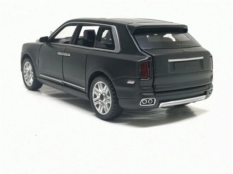 1:32 шкала Rolls Royce Cullinan литая под давлением металлическая модель автомобиля звуковой светильник оттягивающий назад внедорожник 7 дверей можно открыть для детских игрушек