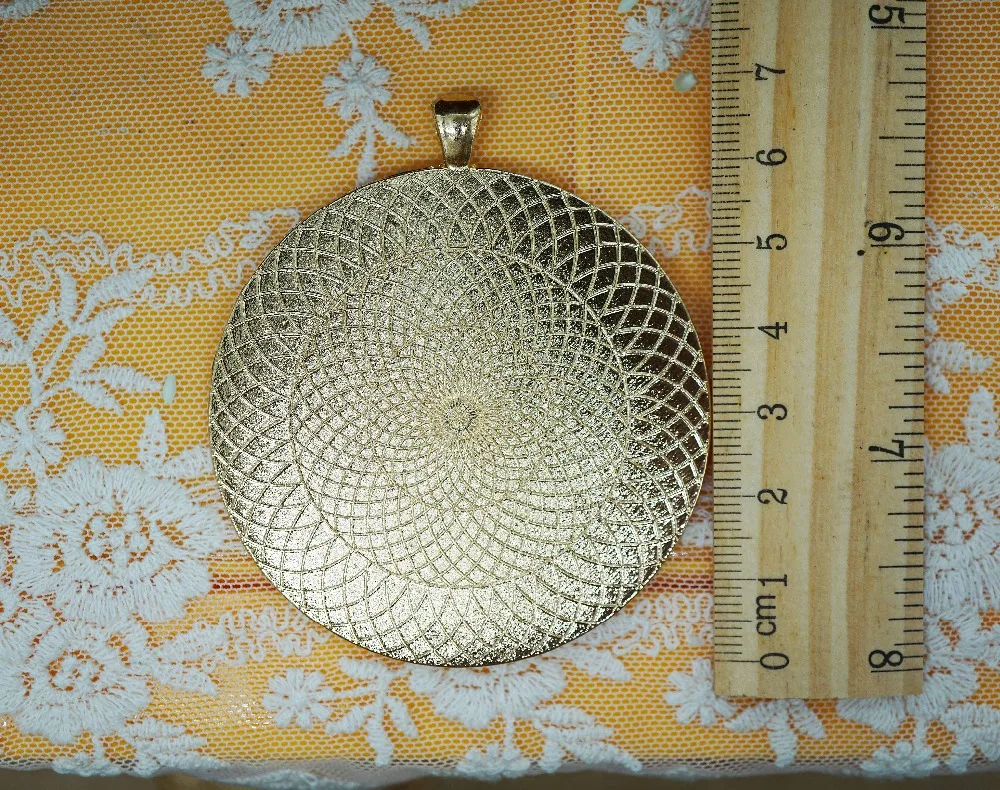 

1PCS/lot inner size 58mm round Retro copper cabochons Base for making necklace jewelry used on leather cord Pendant Tray supply