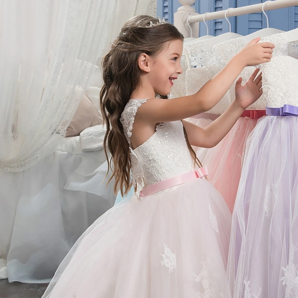 Женское бальное платье без рукавов розовое с цветочным рисунком аппликацией и