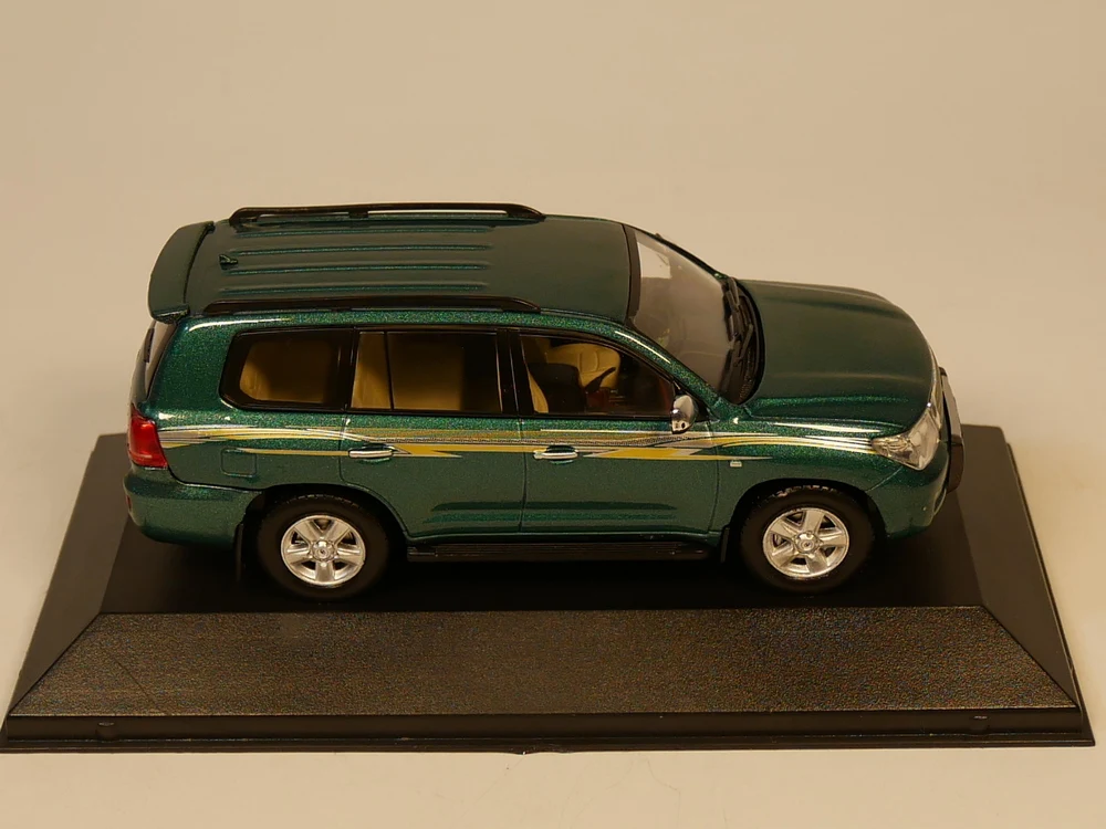 J-коллекция 1:43 Toyota Land Cruiser 200 VXR V8 2010 литая модель автомобиля