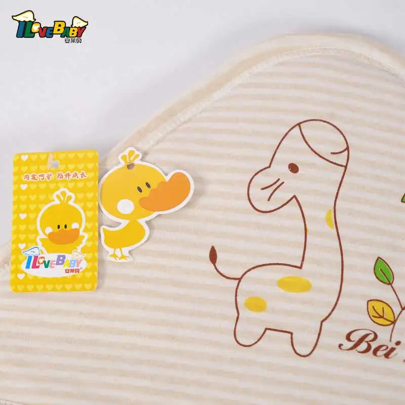 Ребенок держит чистый цветной хлопок осенью и зимой детские одеяла утолщение