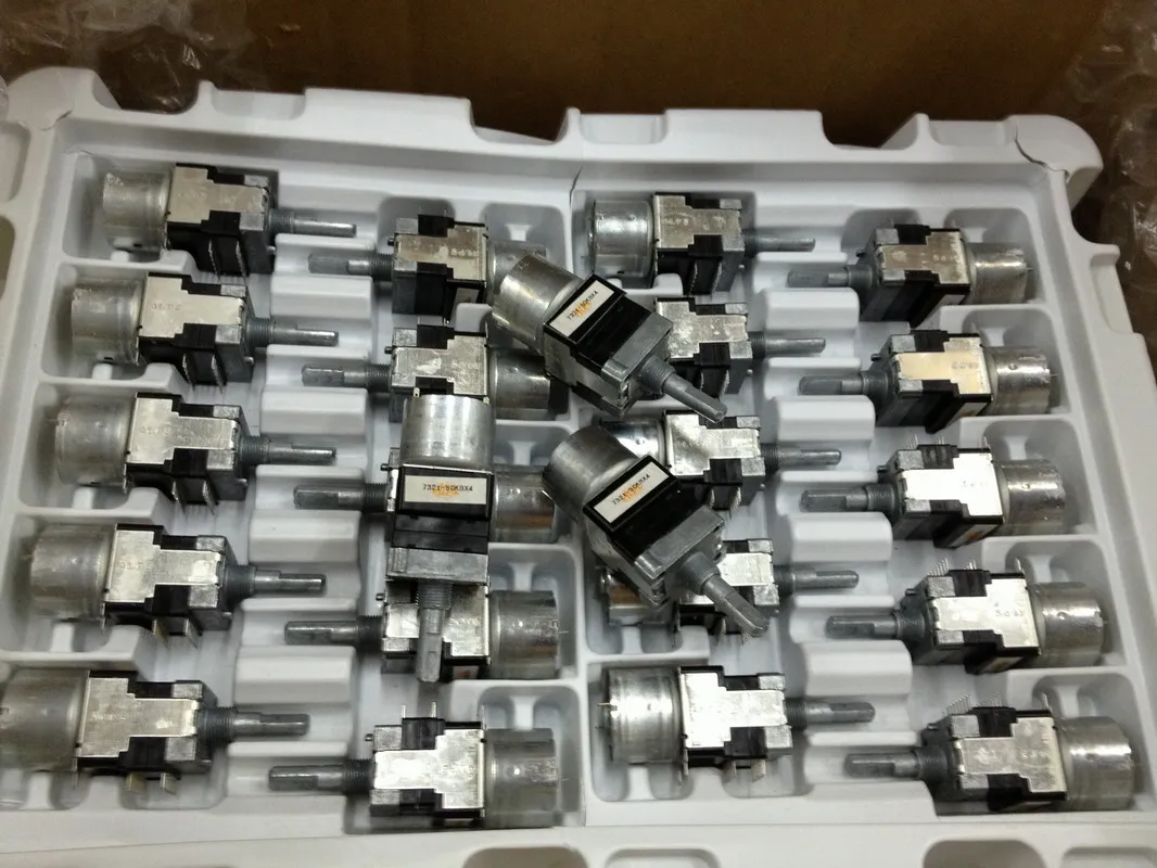 1 шт./лот Япония ALPS RK168 Четырехместный двигатель потенциометр 50KBX4 B50K длина ручки