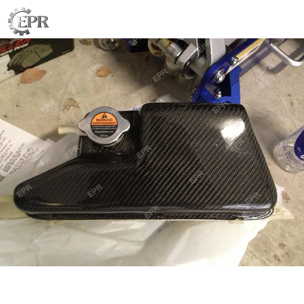 Крышка расширительного бака для охлаждающей жидкости из углеродного волокна