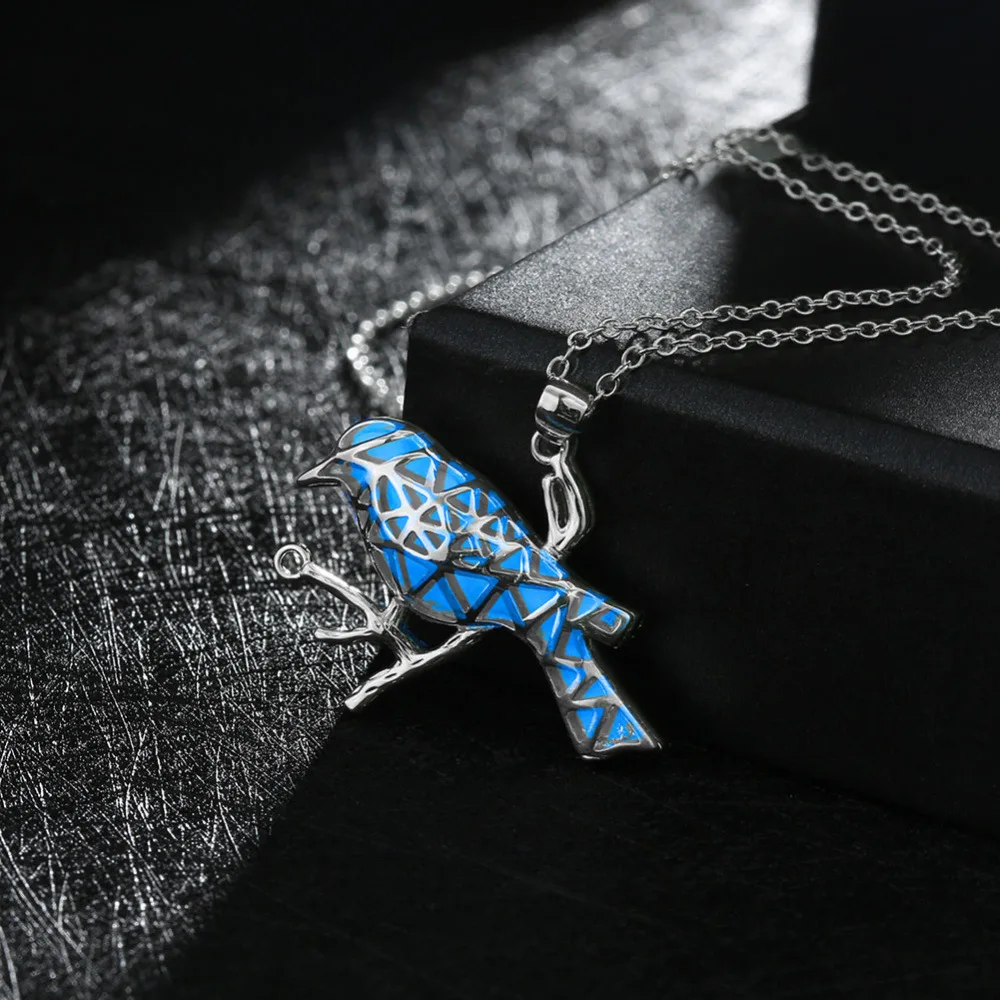 2016 Выдалбливают животных кулон светятся в темноте Цепочки и ожерелья для Для