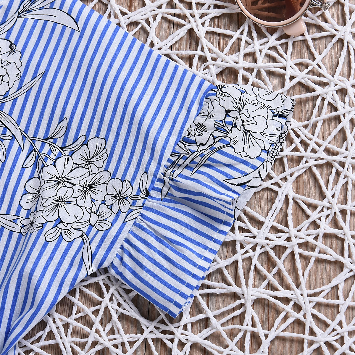 Повседневное платье в полоску с цветочным рисунком для маленьких девочек